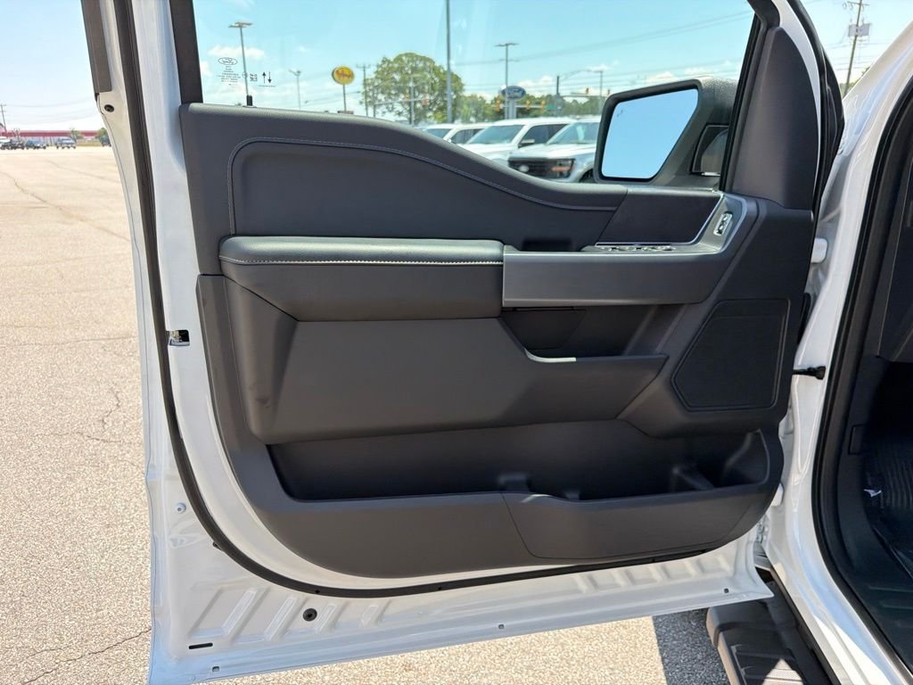New 2026 Oxford White Ford XLT image 12