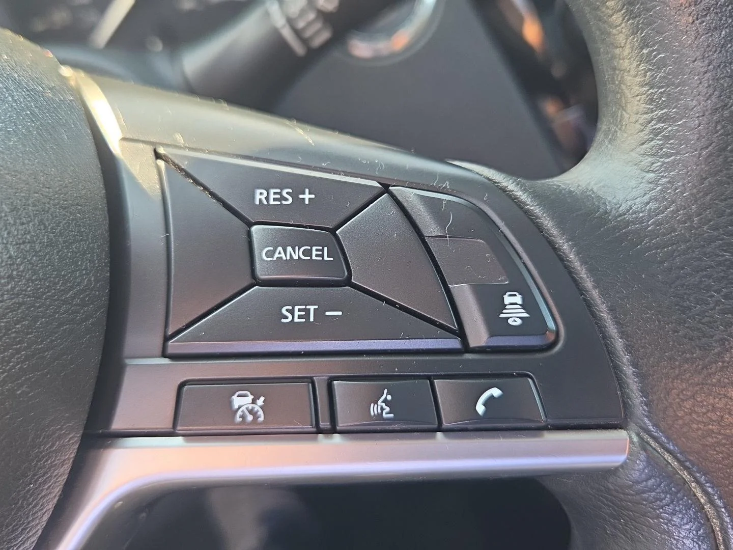 Used 2020 Red Nissan SV Intelligent AWD image 18