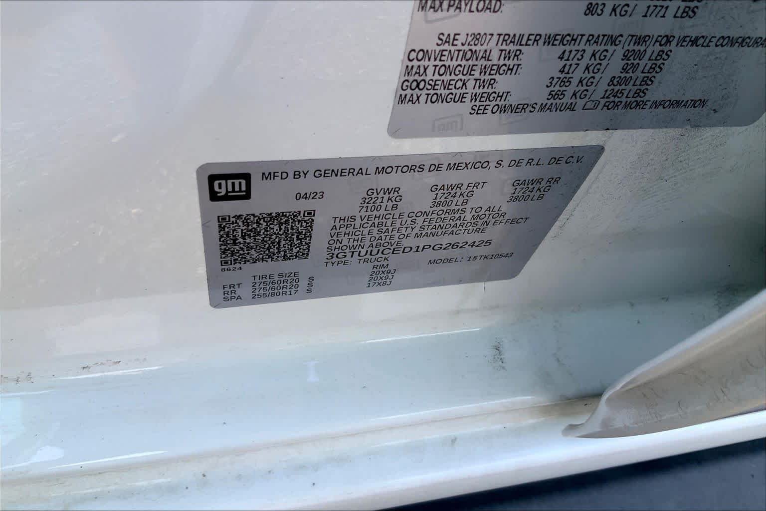 Used 2023 Summit White GMC Elevation image 29