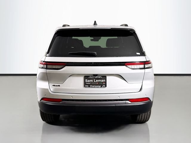 New 2026 Silver Zynith Exterior Paint Jeep Limited image 6