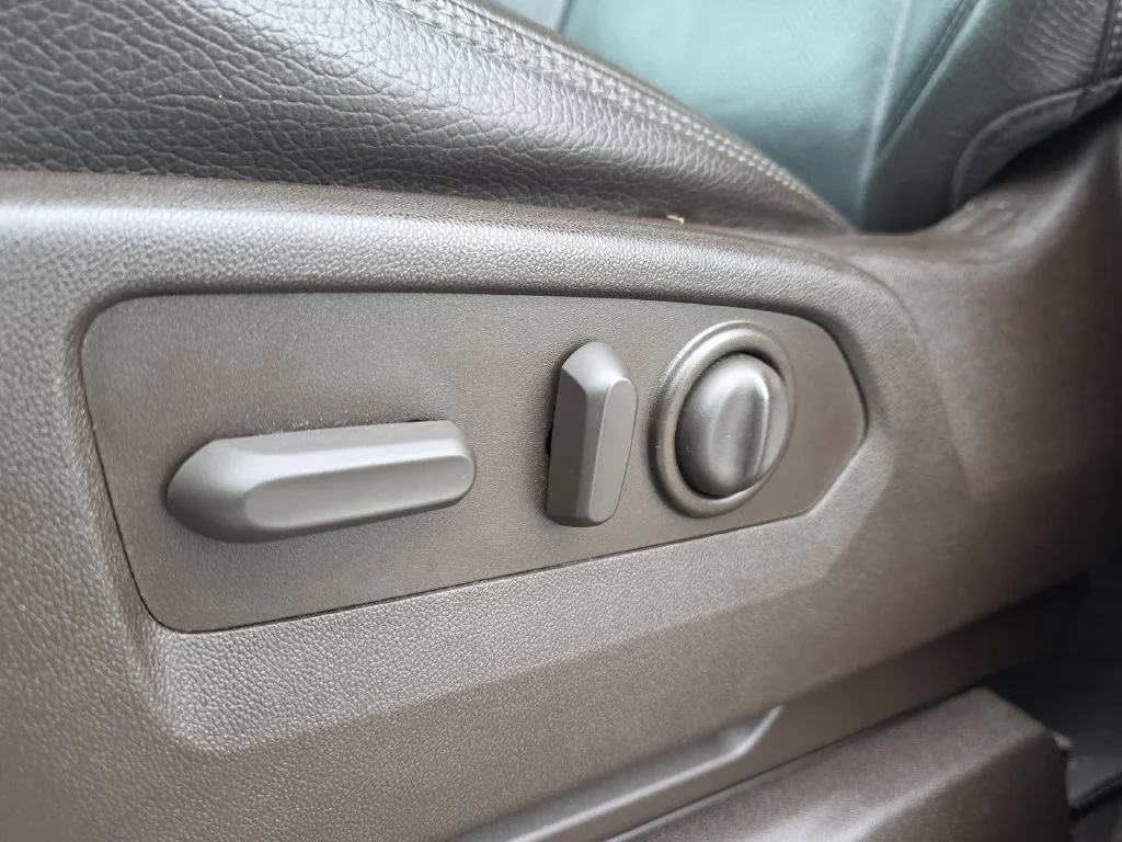 Used 2021 White GMC Denali image 36