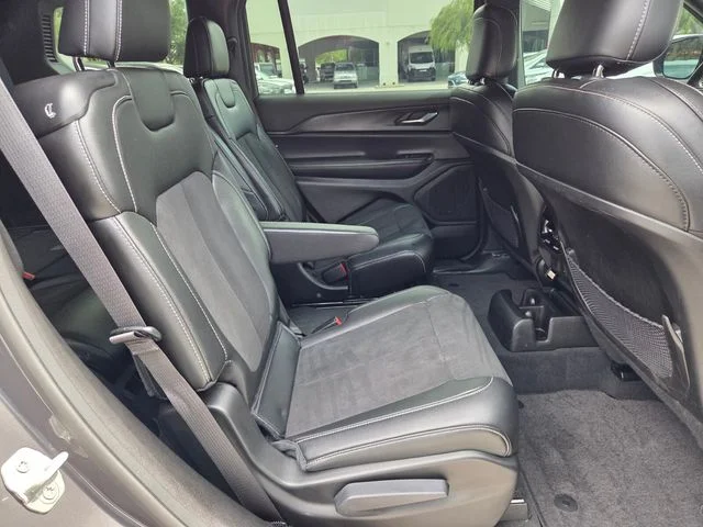 Used 2024 Gray Jeep Altitude image 13