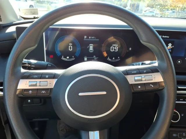 Used 2025 White Hyundai SEL image 19