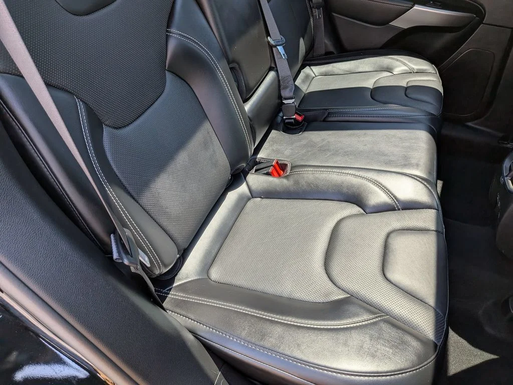Used 2021 Black Jeep Latitude Lux image 25