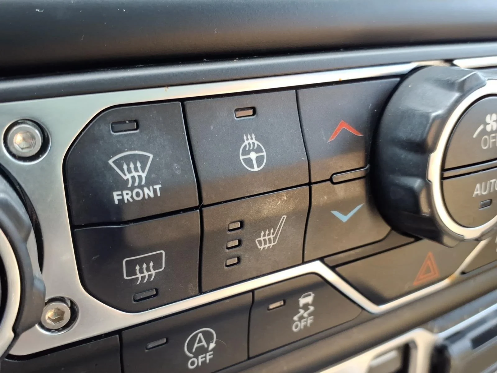 Used 2020 Black Clearcoat Jeep Sahara image 5