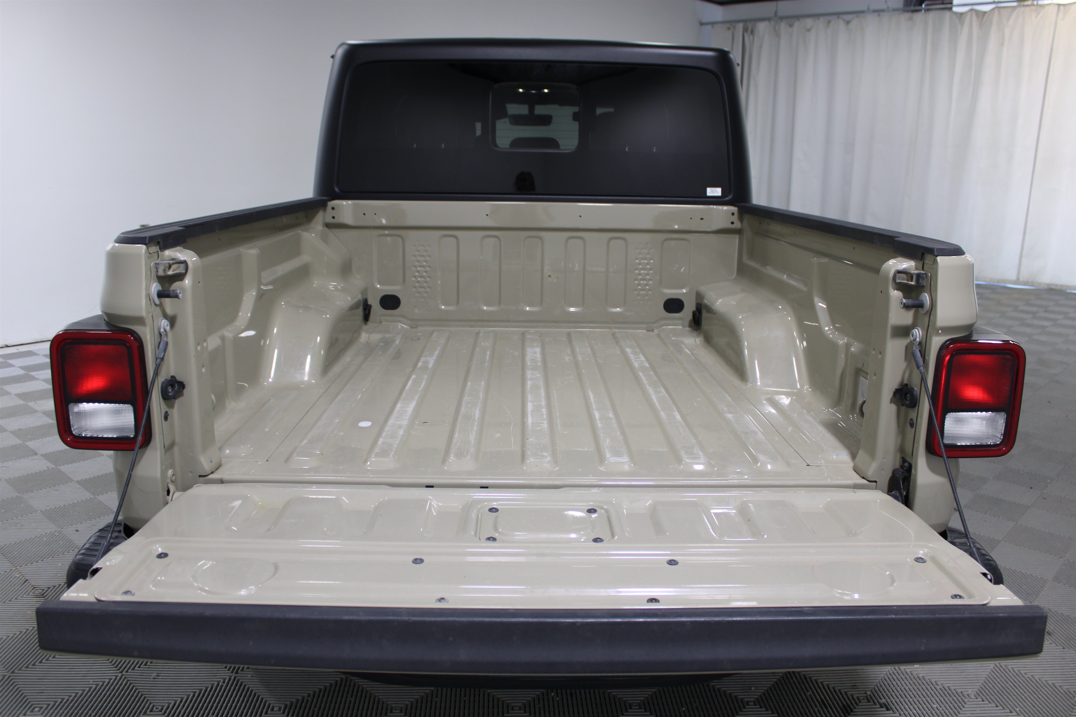 Used 2022 Limited Edition Gobi Clearcoat Jeep Rubicon image 22