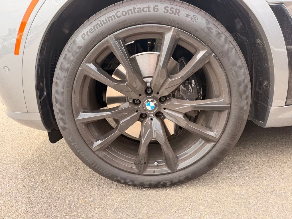 Used 2026 Skyscraper Grey Metallic BMW xDrive40i image 6