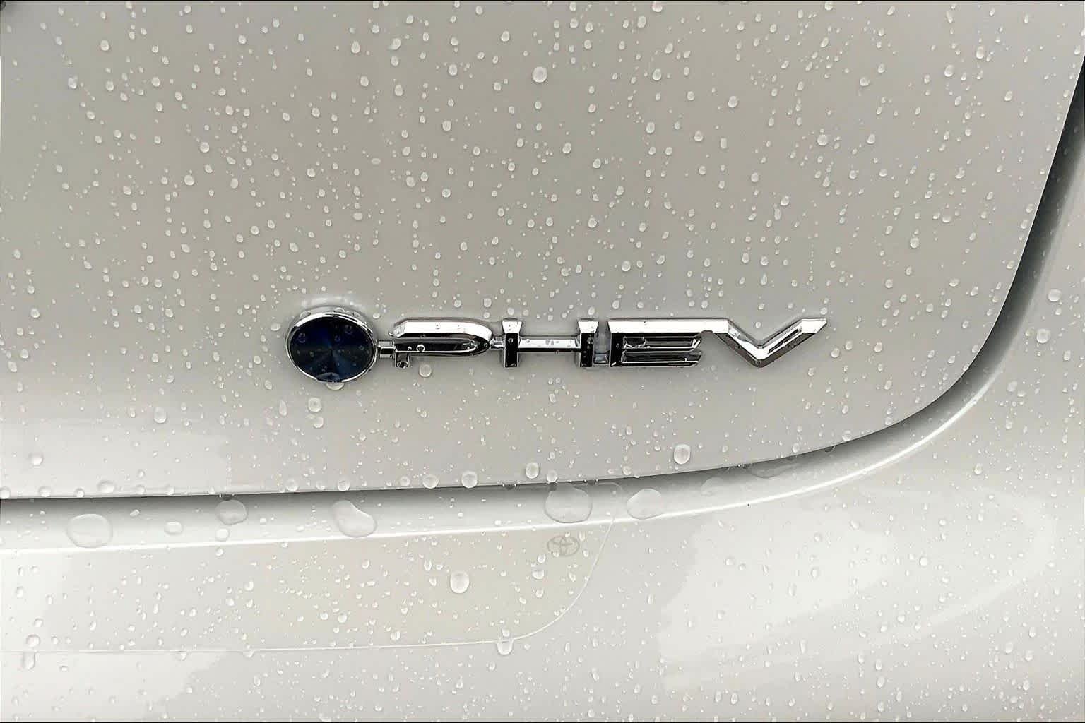 2026 Toyota Prius Plug-in Hybrid SE - Photo 15