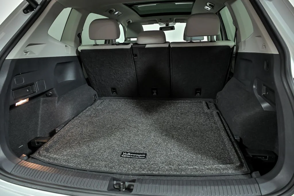 Used 2019  Volkswagen 2.0T SEL image 9