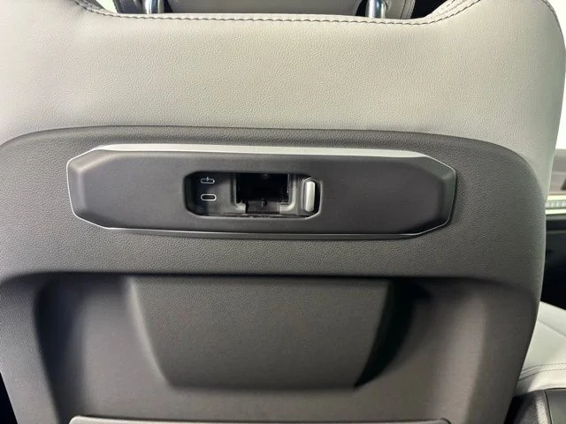 New 2026 Mineral White Metallic BMW xDrive40i image 38