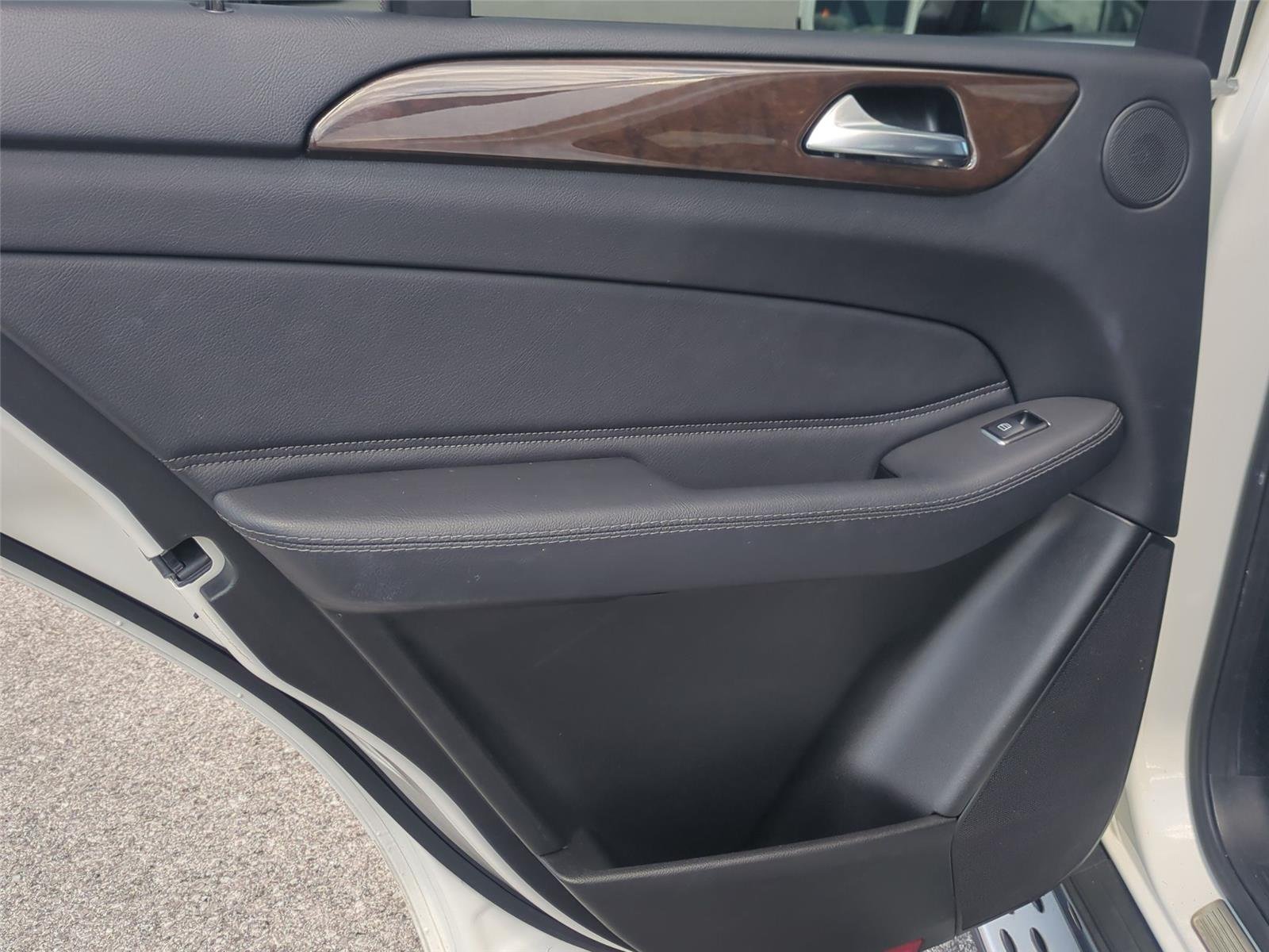 Used 2018 designo Diamond White Metallic Mercedes-Benz GLE 350 image 33