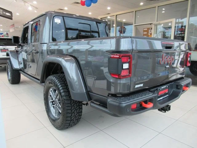 New 2026 Granite Crystal Metallic Clear-Coat Exterior Paint Jeep Mojave X image 5