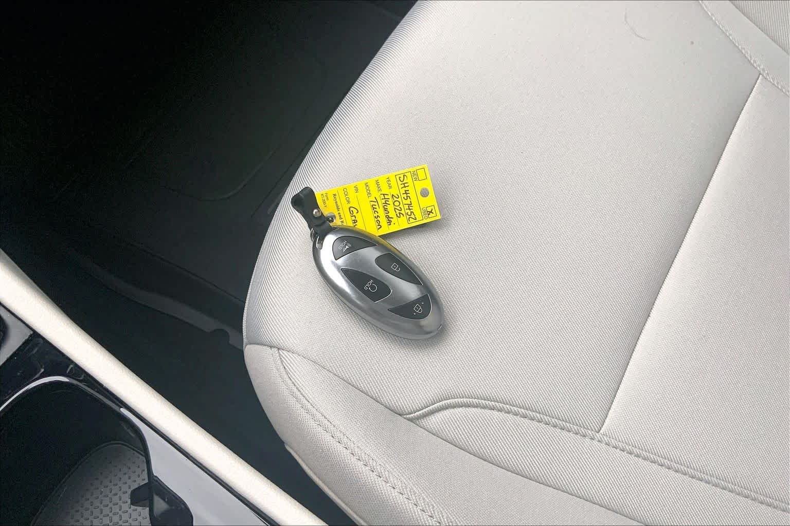 Used 2025 Shimmering Silver Hyundai SE image 15