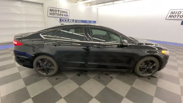 Used 2016 Shadow Black Ford SE image 9