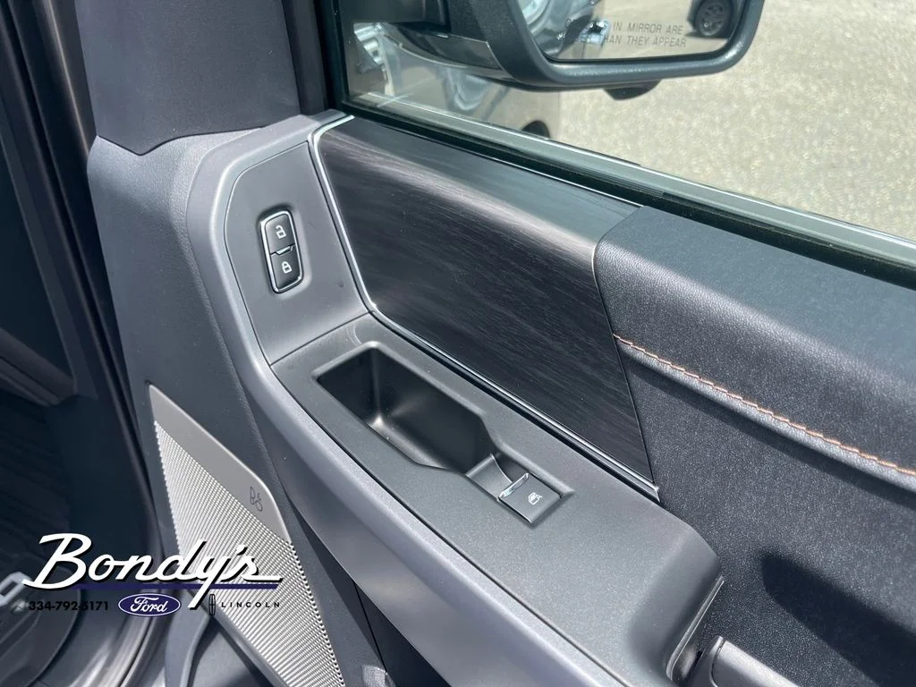 Used 2025 Gray Metallic Ford Lariat image 19