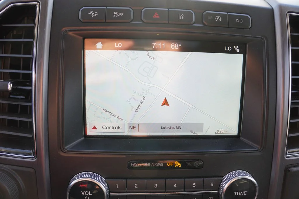 Used 2018 White Platinum Metallic Tri-Coat Ford Platinum image 6