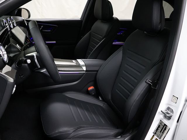New 2026 MANUFAKTUR Moonlight White Metallic Mercedes-Benz GLC 300 image 37