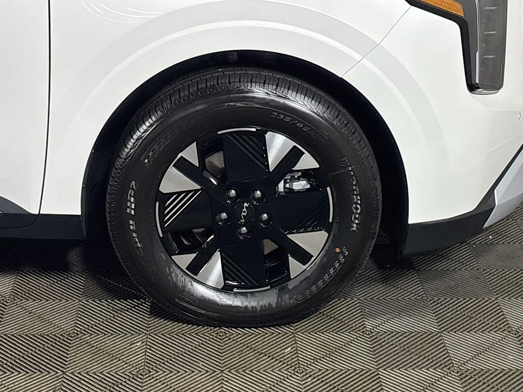 New 2026 Snow White Pearl Kia LXS image 22