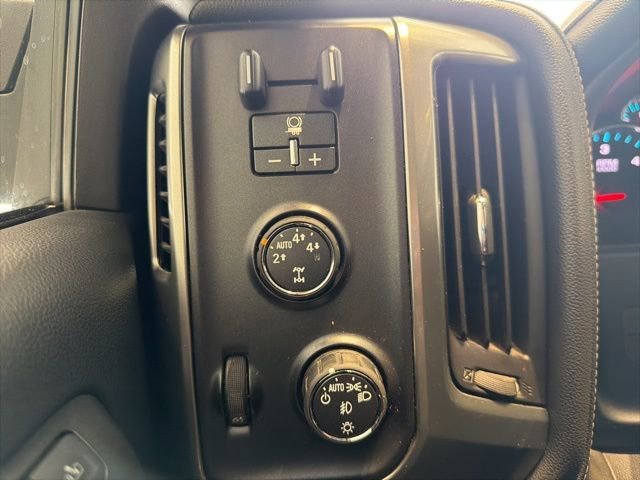Used 2016 White Chevrolet LTZ image 33