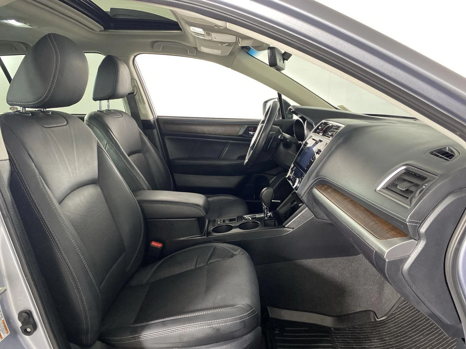 Used 2018 Ice Silver Metallic Subaru Limited image 31