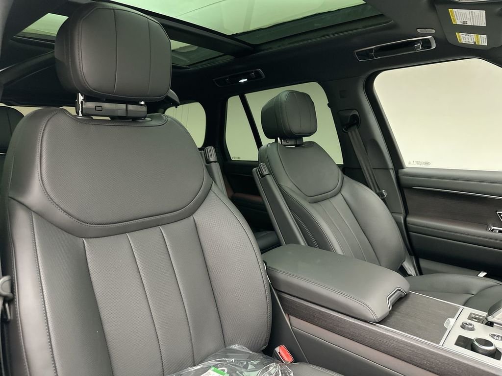 New 2027 Fuji White Land Rover SE image 6