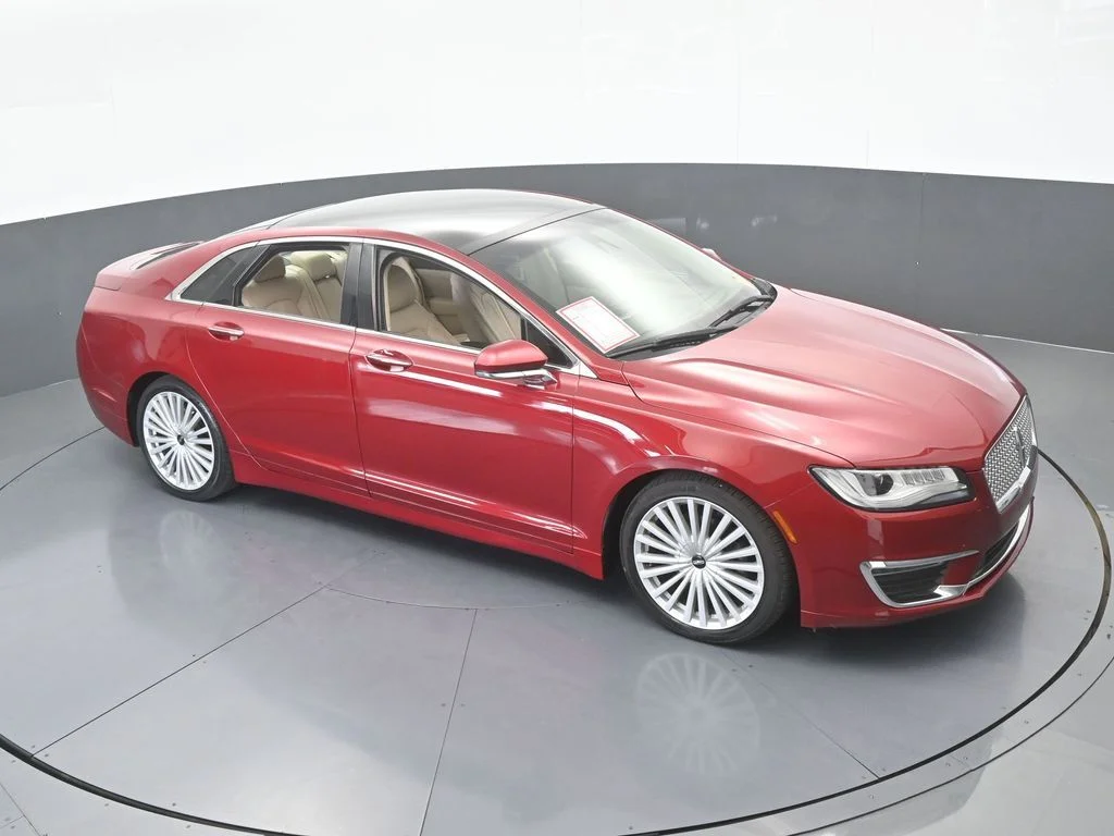 Used 2017 Ruby Red Metallic Lincoln Reserve image 60