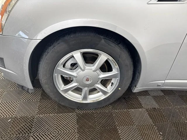Used 2009 Silver Cadillac Base image 32