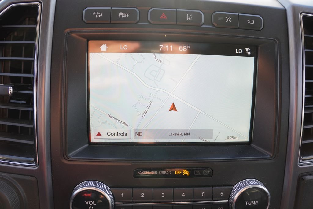 Used 2018 White Platinum Metallic Tri-Coat Ford Platinum image 6