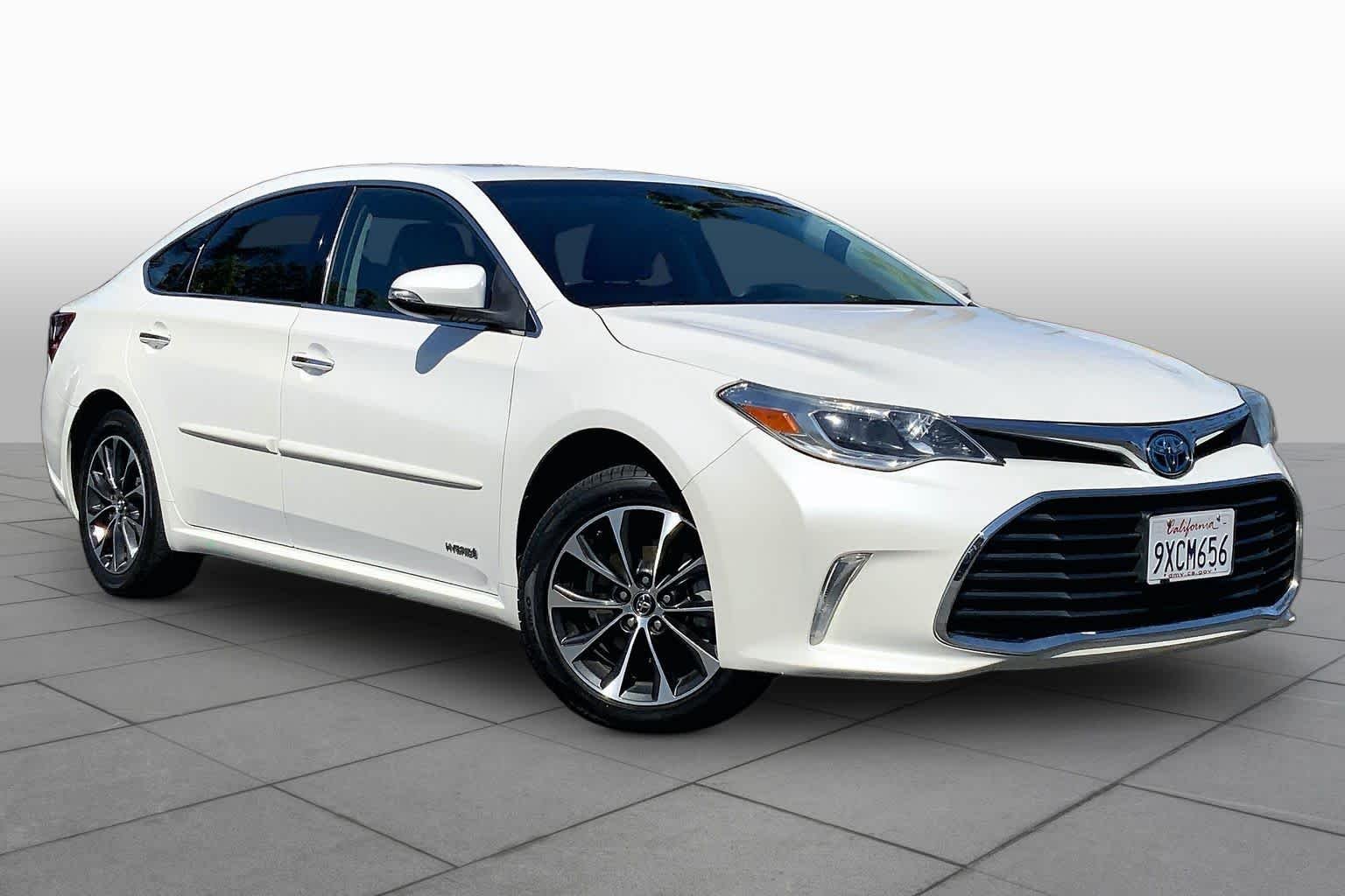 Pre-Owned 2018 Toyota Avalon Hybrid XLE Premium