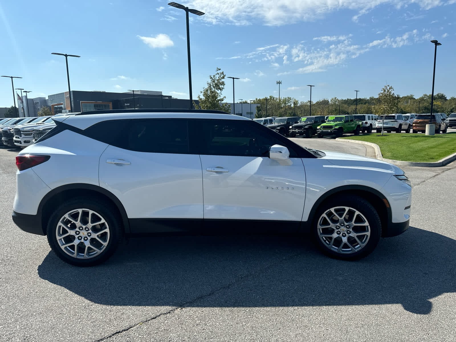 Used 2023 Iridescent Pearl Tricoat Chevrolet LT image 4