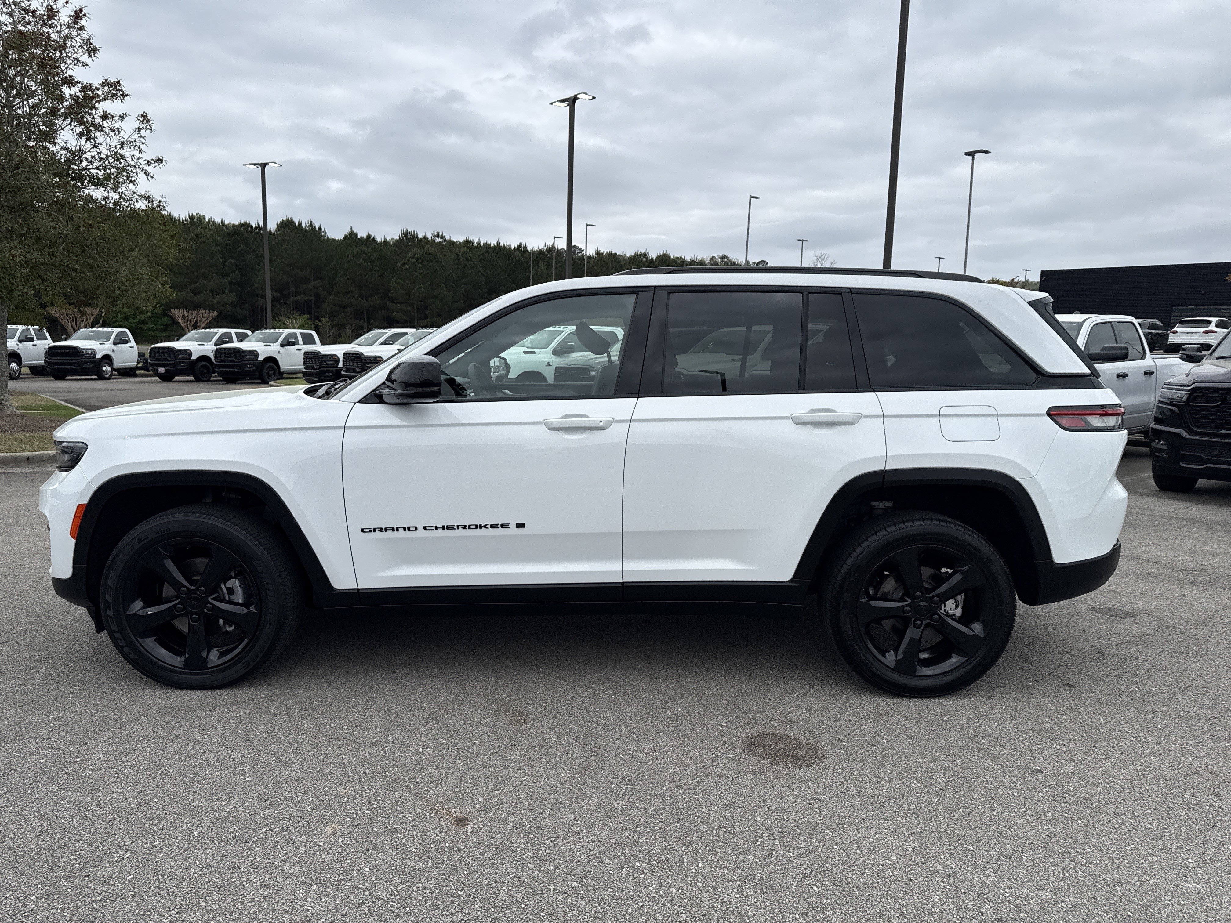 Used 2023 Bright White Clearcoat Jeep Altitude image 4