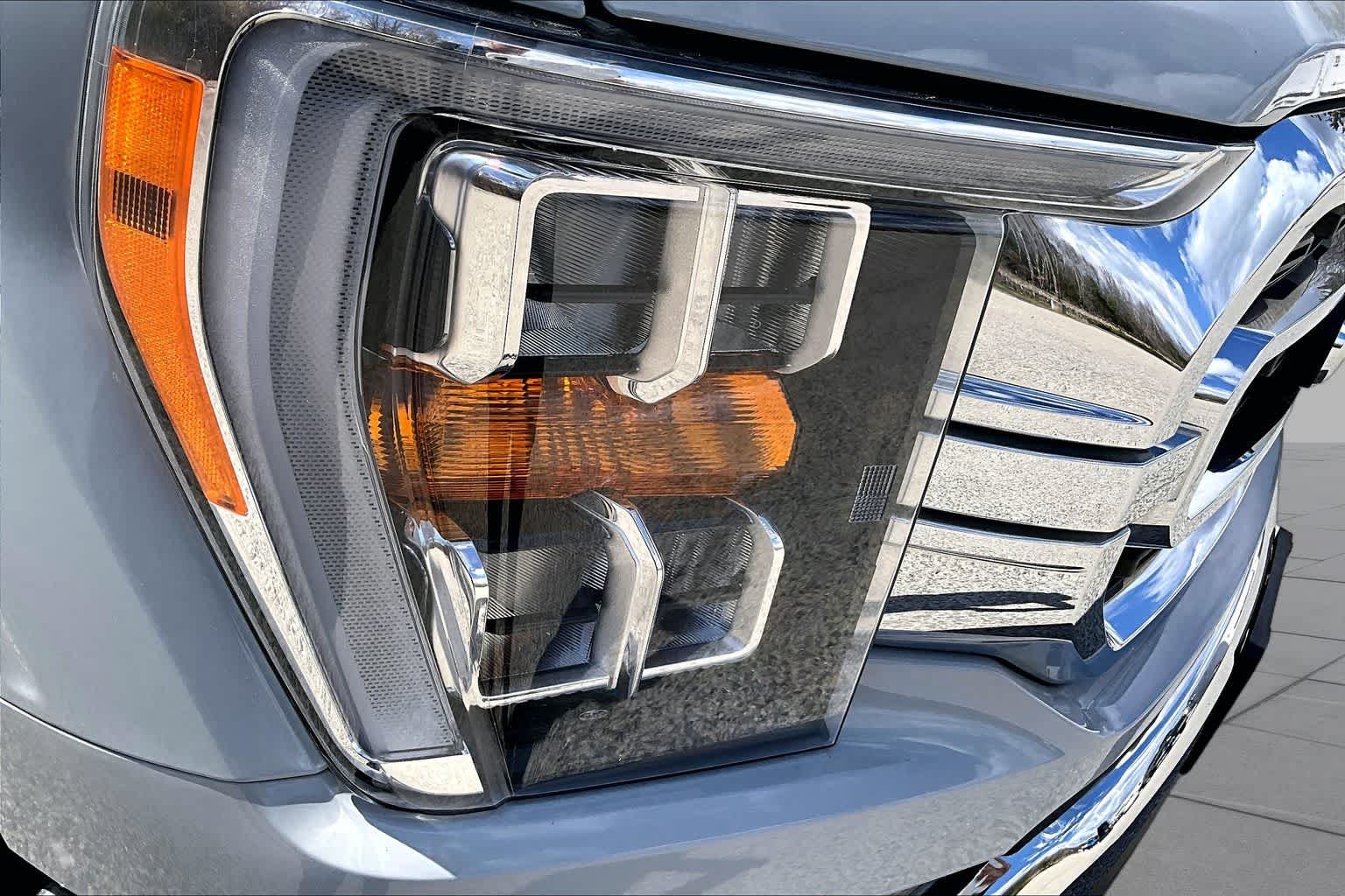 Used 2023 Avalanche Gray Ford XLT image 27