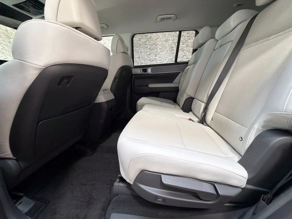 New 2027 Hampton Gray Hyundai SE image 15