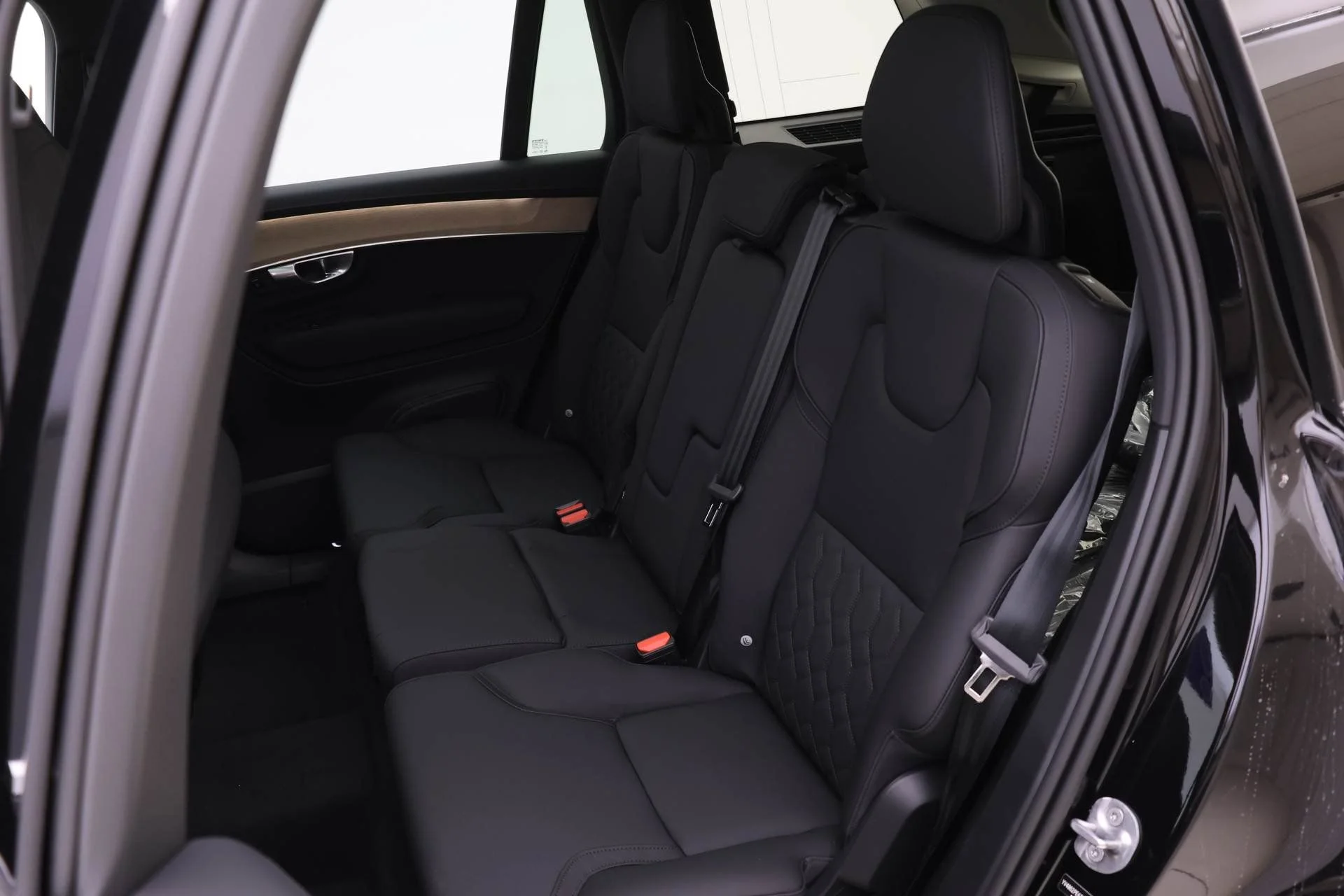 New 2026 Onyx Black Volvo Plus image 10