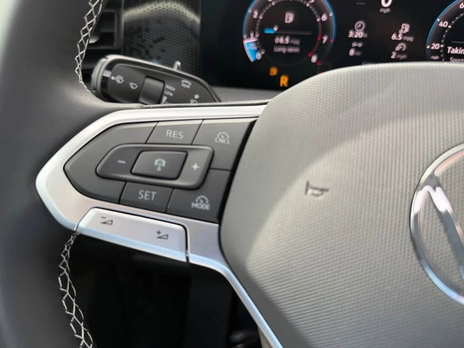 2026 Volkswagen Tiguan SE - Photo 18