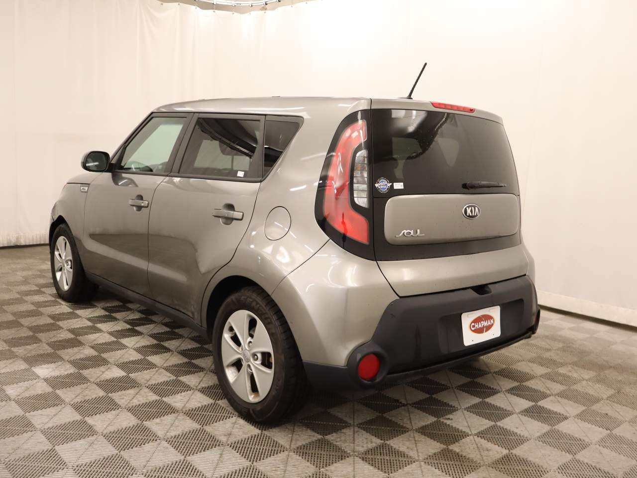 Used 2016 Titanium Gray Kia  image 3
