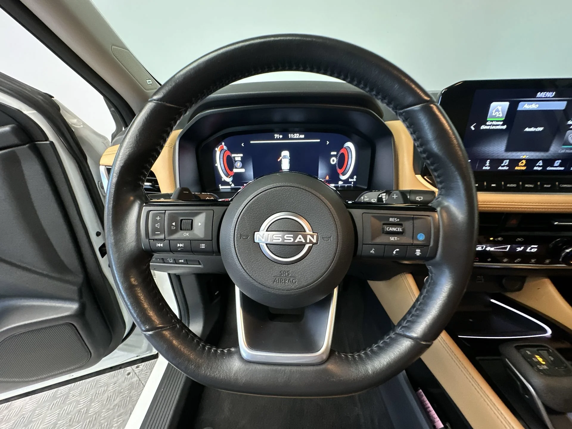 Used 2023 Pearl White Tricoat Nissan Platinum image 16