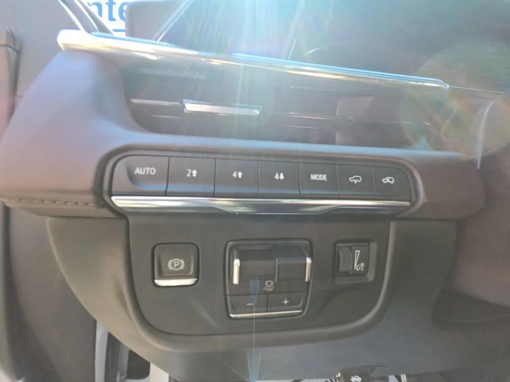 Used 2023 CRYSTAL WHITE TRICOAT Cadillac 4WD Sport Platinum image 32