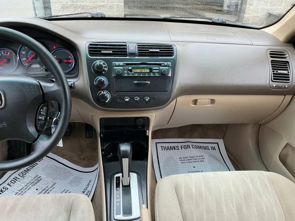 Used 2004 Gold Honda LX image 16