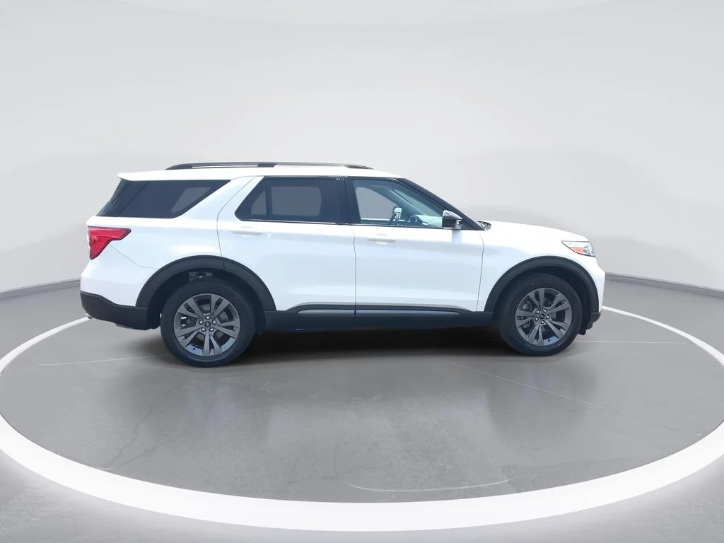 Used 2022 White Ford XLT image 9