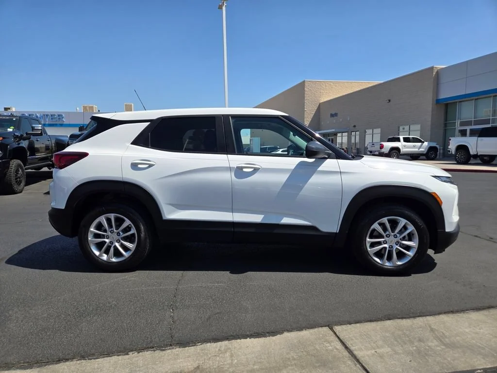 Used 2024 Summit White Chevrolet LS image 7
