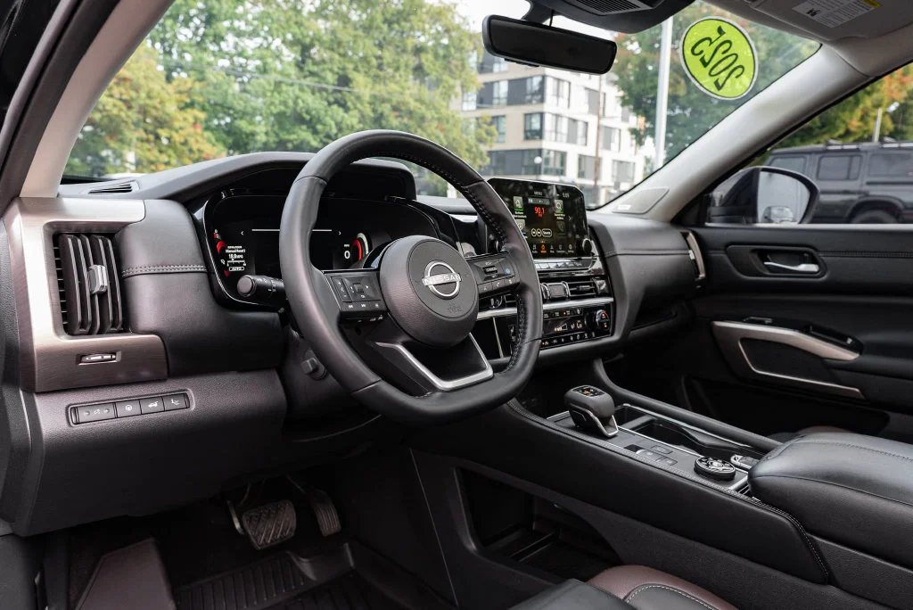 Used 2025 Black Nissan Platinum image 24