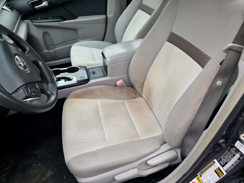 Used 2014 Gray Toyota LE image 14