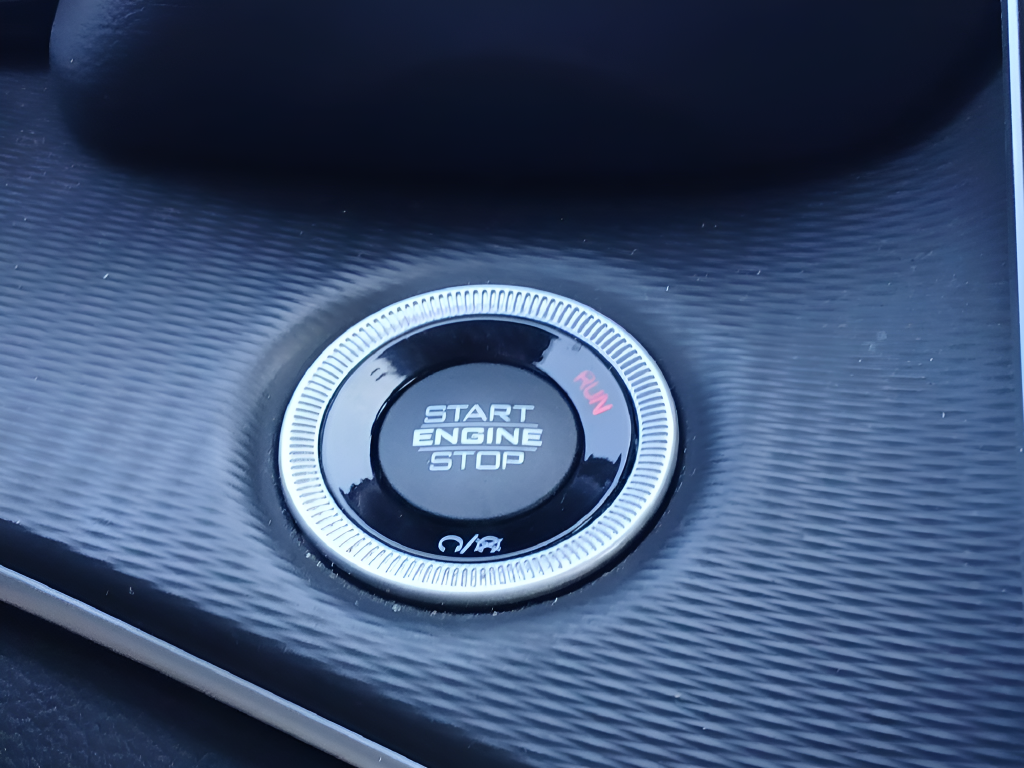 Used 2023 Silver Jeep Altitude X image 21
