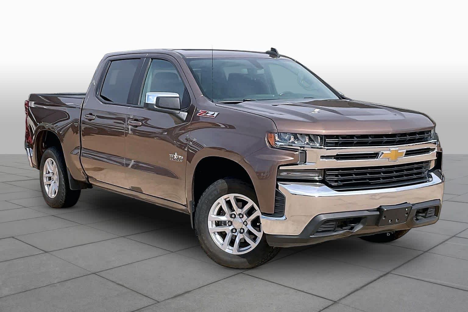 Used 2019 Oakwood Metallic Chevrolet LT image 4