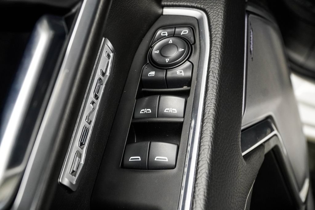 Used 2025 White GMC Denali image 37