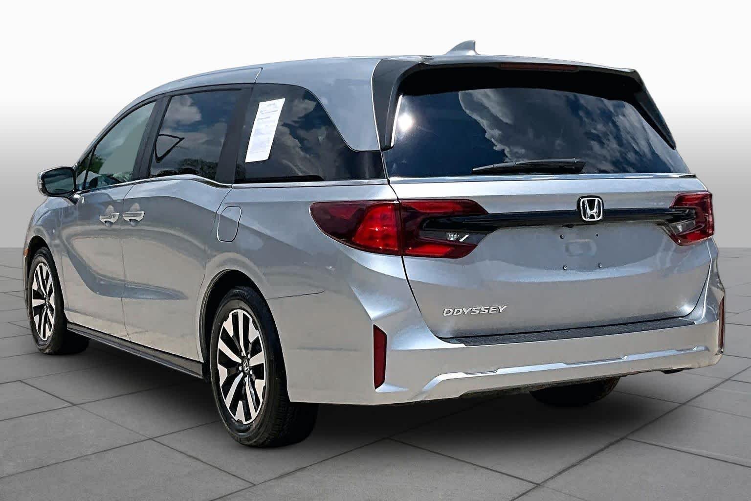 Certified Used 2025 Modern Steel Metallic Honda EX-L image 11