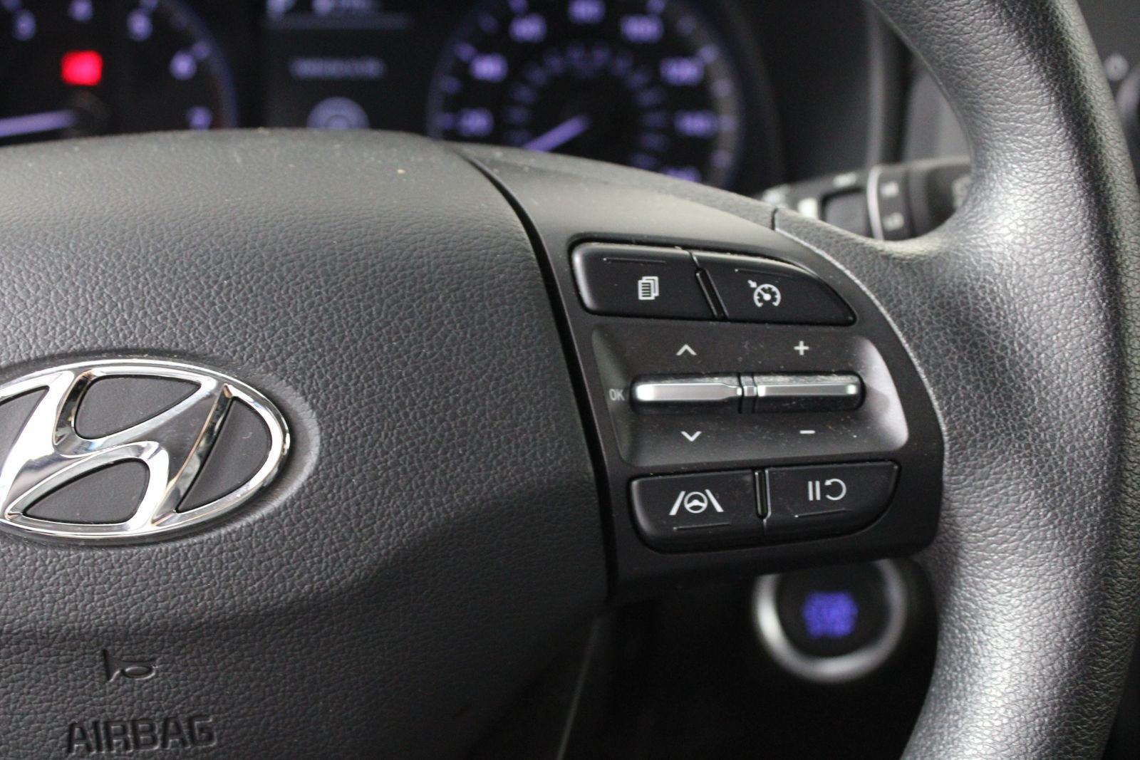 Used 2023 Green Hyundai SEL image 29