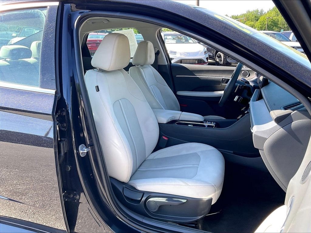 Used 2024 Carbon Blue Hyundai SEL image 10