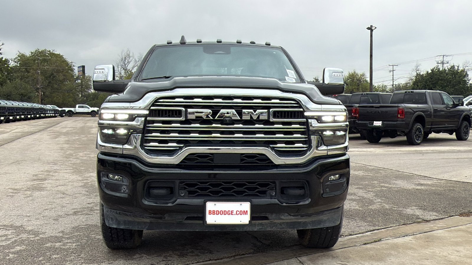 New 2025 Diamond Black Crystal Pearl-Coat Exterior Paint RAM Limited image 2